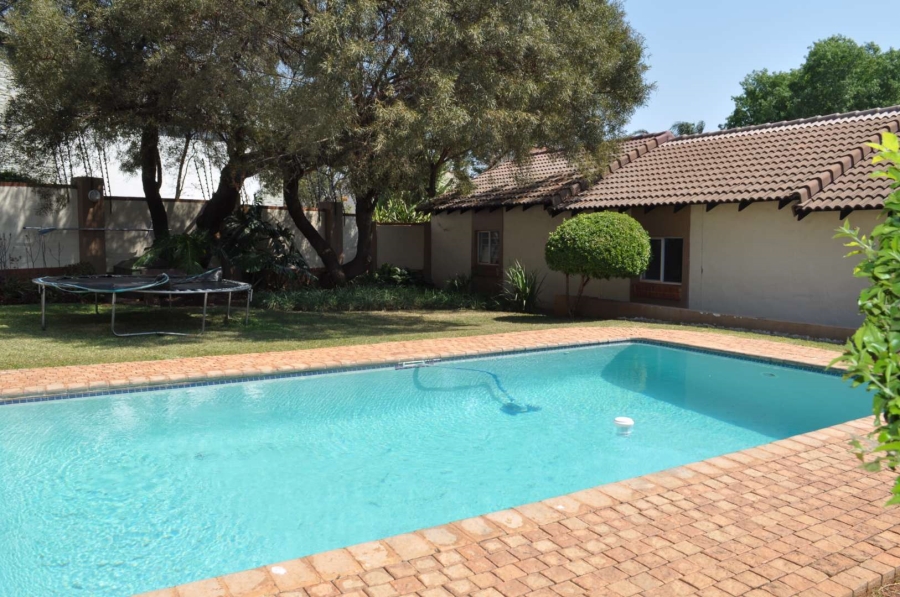 To Let 2 Bedroom Property for Rent in Faerie Glen Gauteng