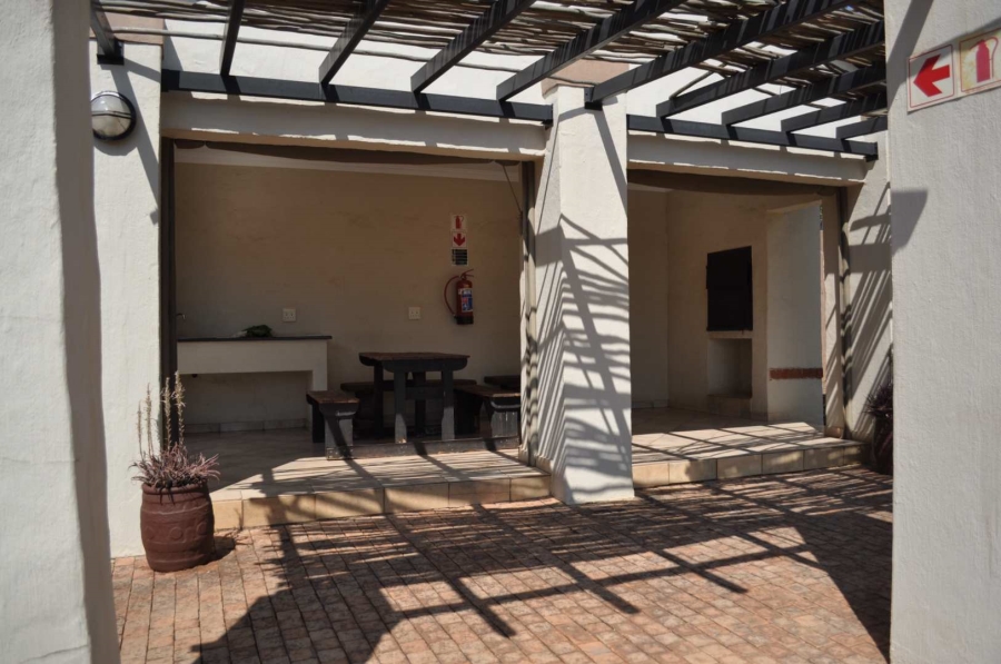 To Let 2 Bedroom Property for Rent in Faerie Glen Gauteng
