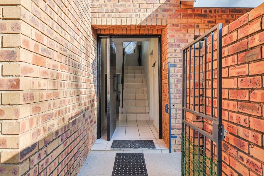 To Let 3 Bedroom Property for Rent in Silver Lakes Golf Estate Gauteng