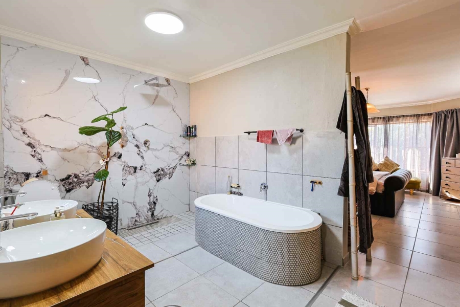 To Let 3 Bedroom Property for Rent in Silver Lakes Golf Estate Gauteng