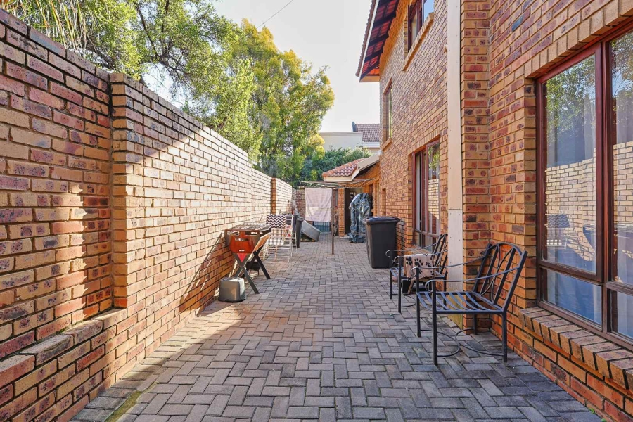 To Let 3 Bedroom Property for Rent in Silver Lakes Golf Estate Gauteng
