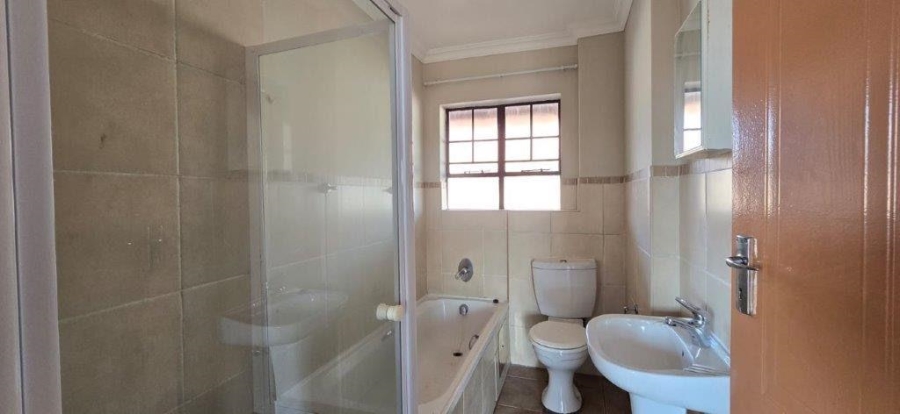 2 Bedroom Property for Sale in Magalieskruin Gauteng