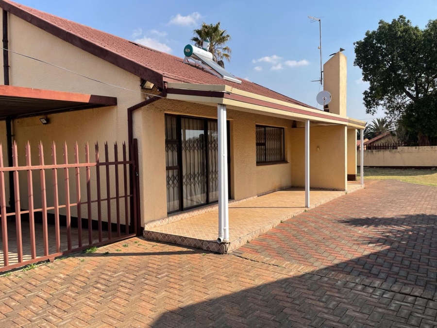 3 Bedroom Property for Sale in Witpoortjie Gauteng