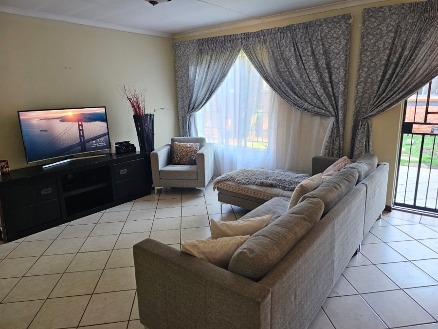 2 Bedroom Property for Sale in Equestria Gauteng