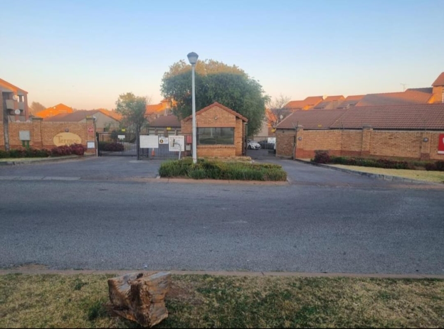 2 Bedroom Property for Sale in Noordwyk Gauteng