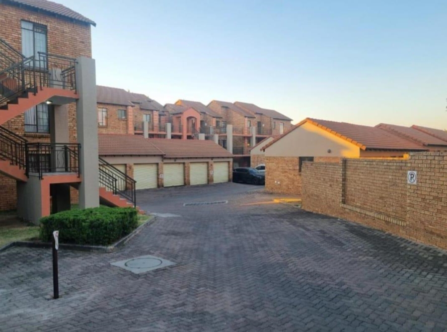 2 Bedroom Property for Sale in Noordwyk Gauteng
