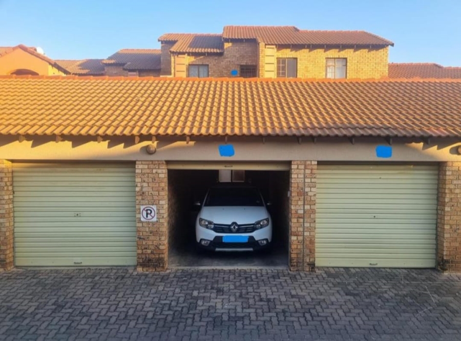 2 Bedroom Property for Sale in Noordwyk Gauteng