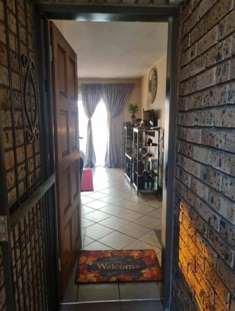 2 Bedroom Property for Sale in Noordwyk Gauteng