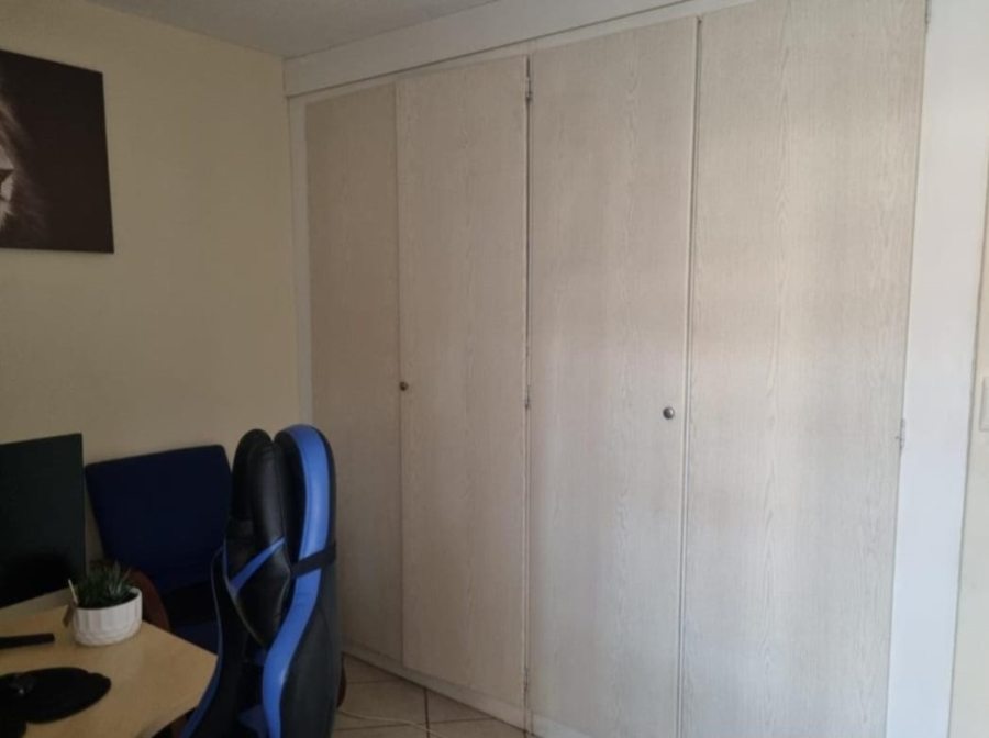 2 Bedroom Property for Sale in Noordwyk Gauteng