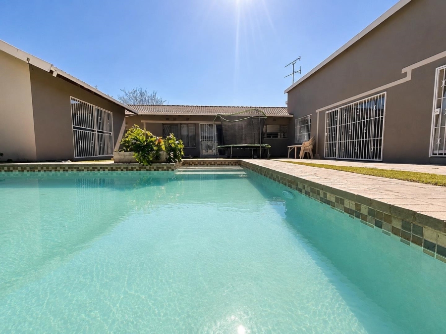 5 Bedroom Property for Sale in Brackendowns Gauteng