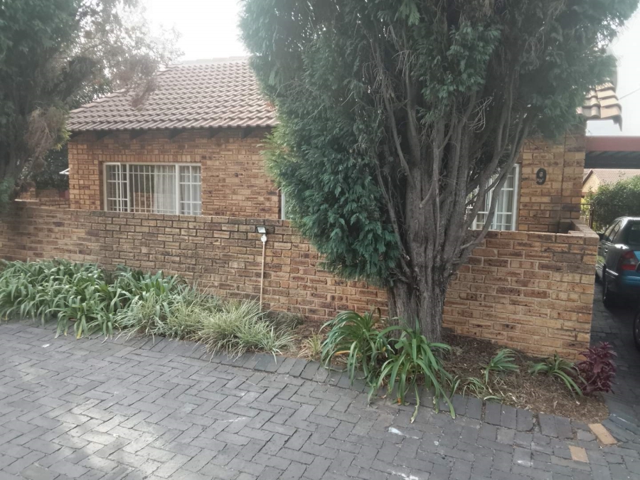 2 Bedroom Property for Sale in Wilgeheuwel Gauteng