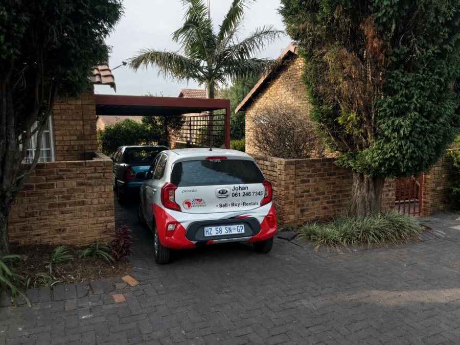 2 Bedroom Property for Sale in Wilgeheuwel Gauteng