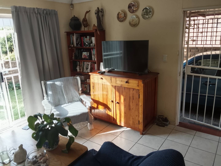 2 Bedroom Property for Sale in Wilgeheuwel Gauteng