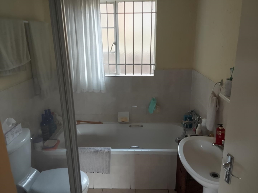 2 Bedroom Property for Sale in Wilgeheuwel Gauteng