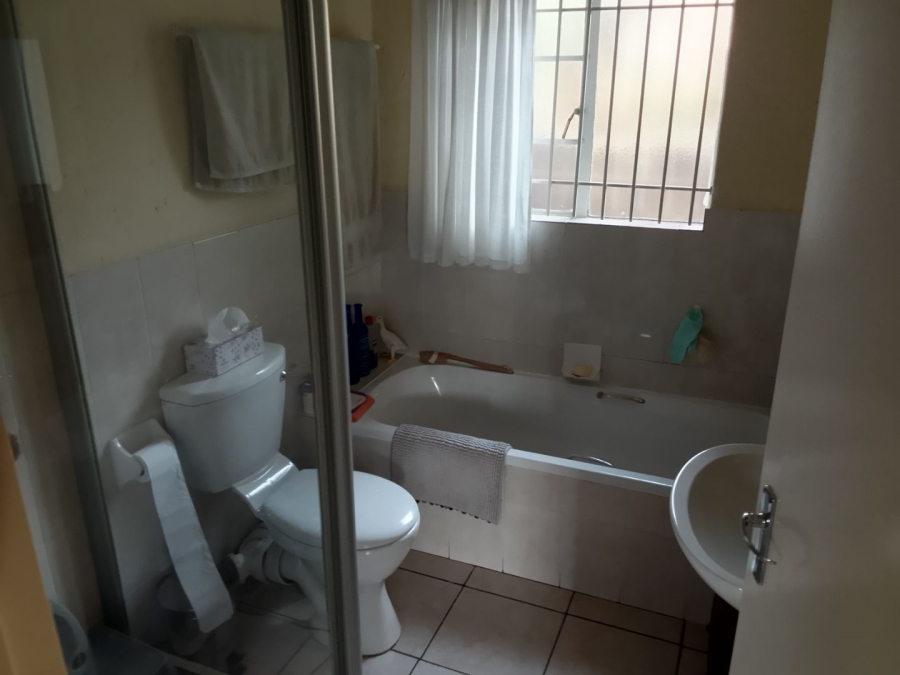2 Bedroom Property for Sale in Wilgeheuwel Gauteng
