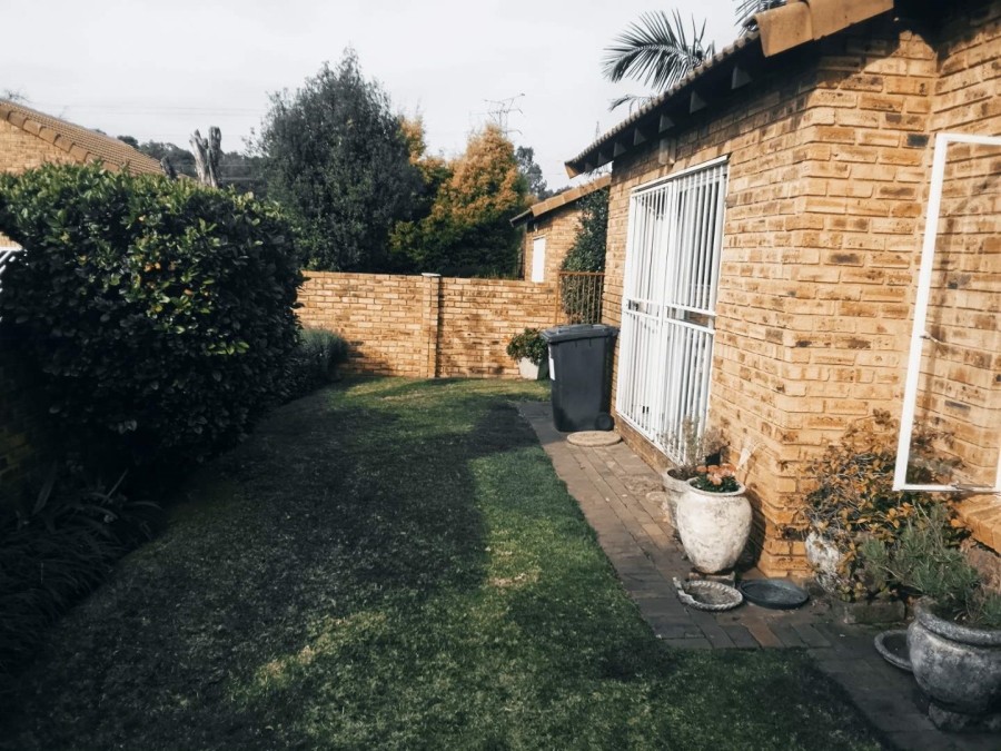 2 Bedroom Property for Sale in Wilgeheuwel Gauteng