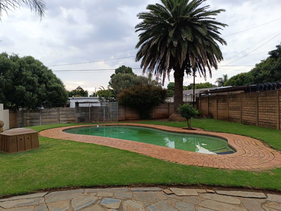 7 Bedroom Property for Sale in Valhalla Gauteng