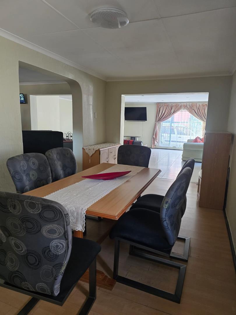 4 Bedroom Property for Sale in Heuweloord Gauteng
