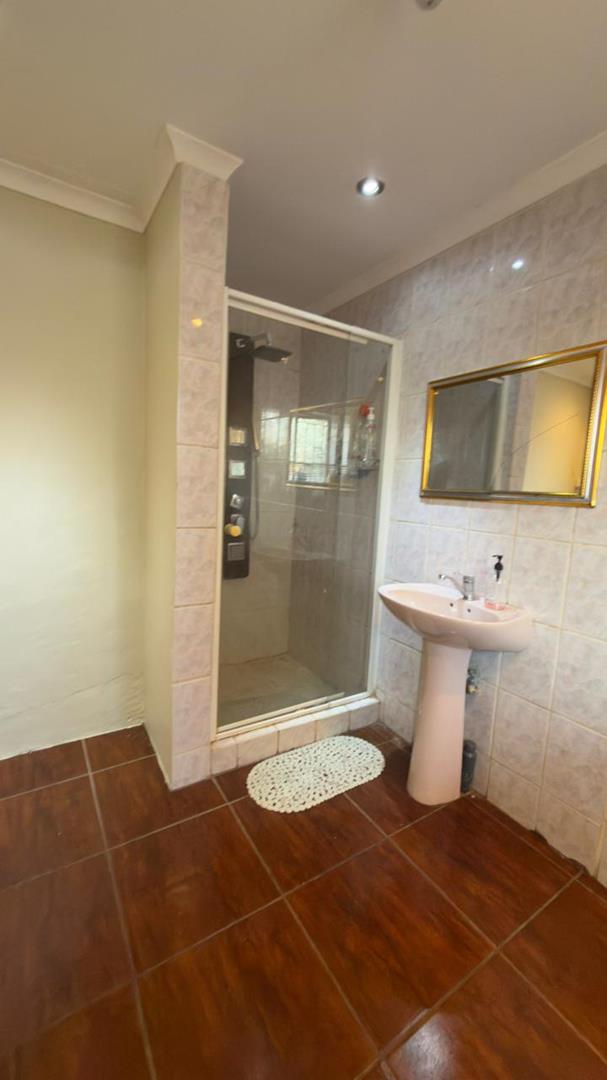 4 Bedroom Property for Sale in Heuweloord Gauteng