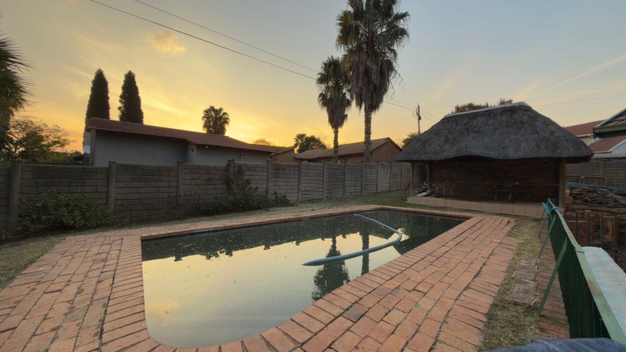4 Bedroom Property for Sale in Heuweloord Gauteng