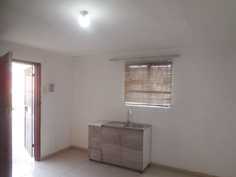 To Let 1 Bedroom Property for Rent in East Lynne Gauteng