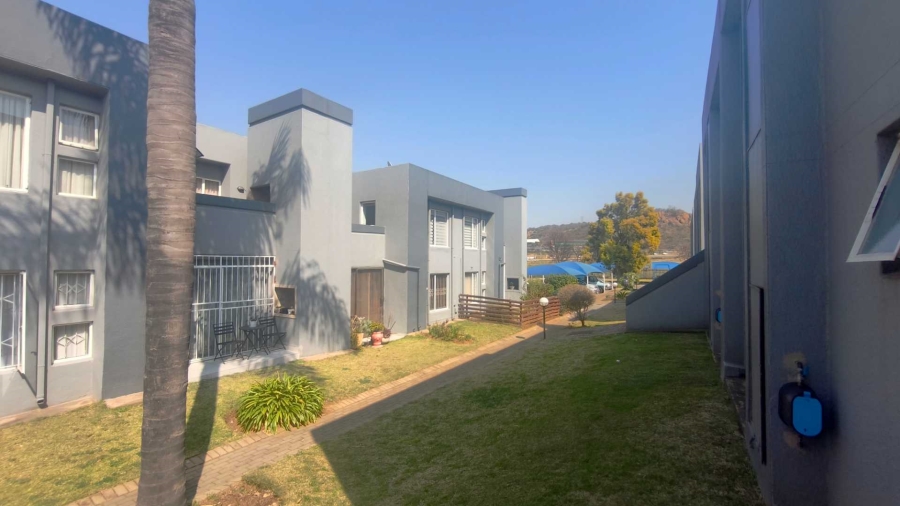 2 Bedroom Property for Sale in Mulbarton Gauteng