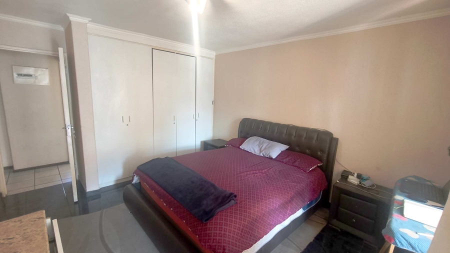 2 Bedroom Property for Sale in Mulbarton Gauteng