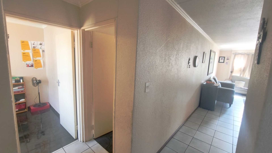 2 Bedroom Property for Sale in Mulbarton Gauteng