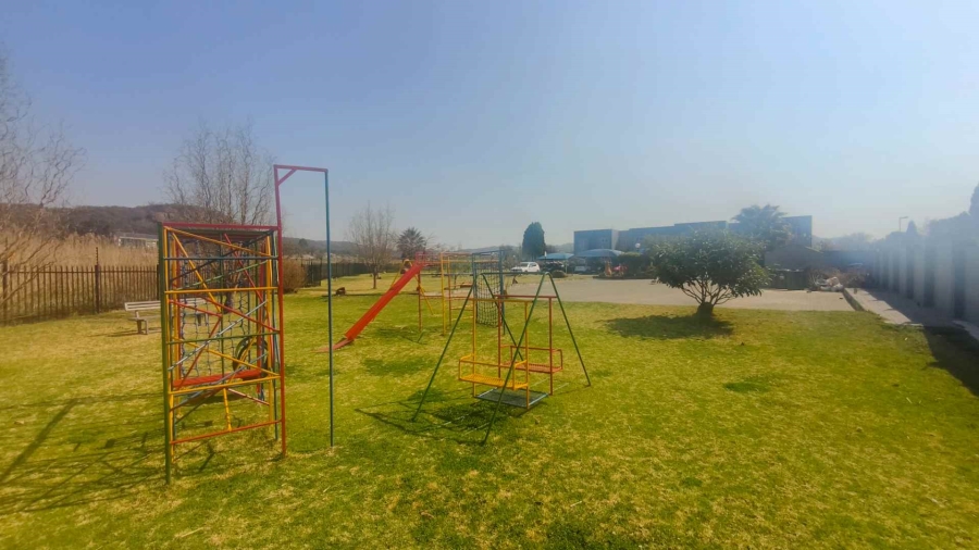 2 Bedroom Property for Sale in Mulbarton Gauteng
