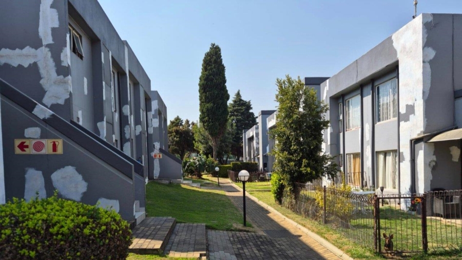 2 Bedroom Property for Sale in Mulbarton Gauteng