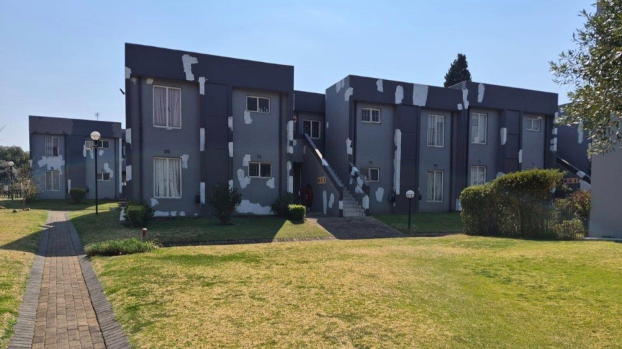 2 Bedroom Property for Sale in Mulbarton Gauteng