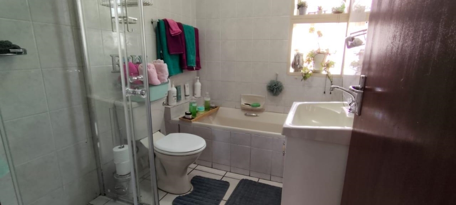 2 Bedroom Property for Sale in New Redruth Gauteng