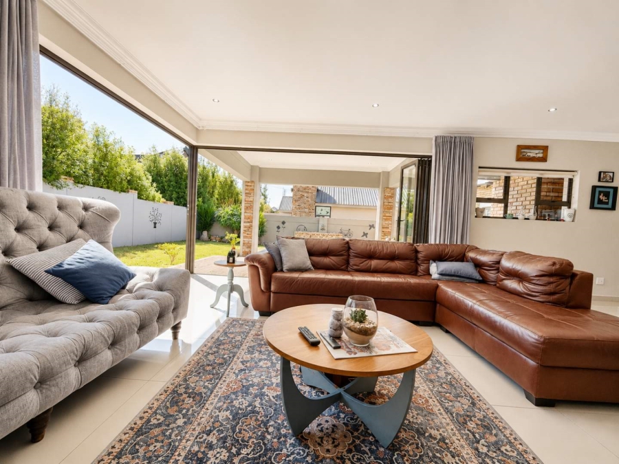4 Bedroom Property for Sale in Alberante Gauteng