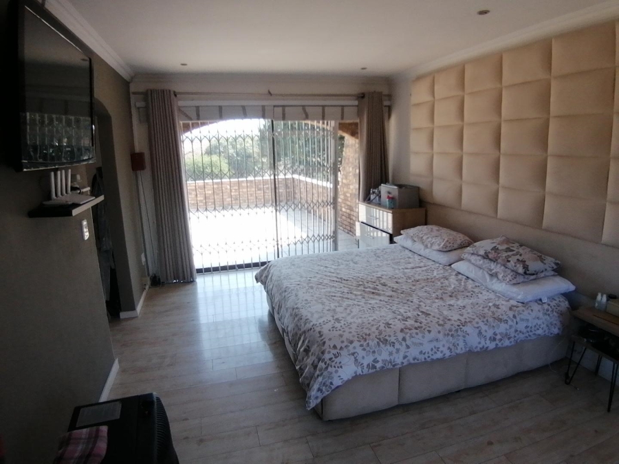 4 Bedroom Property for Sale in Bassonia Gauteng