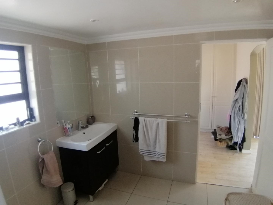 4 Bedroom Property for Sale in Bassonia Gauteng