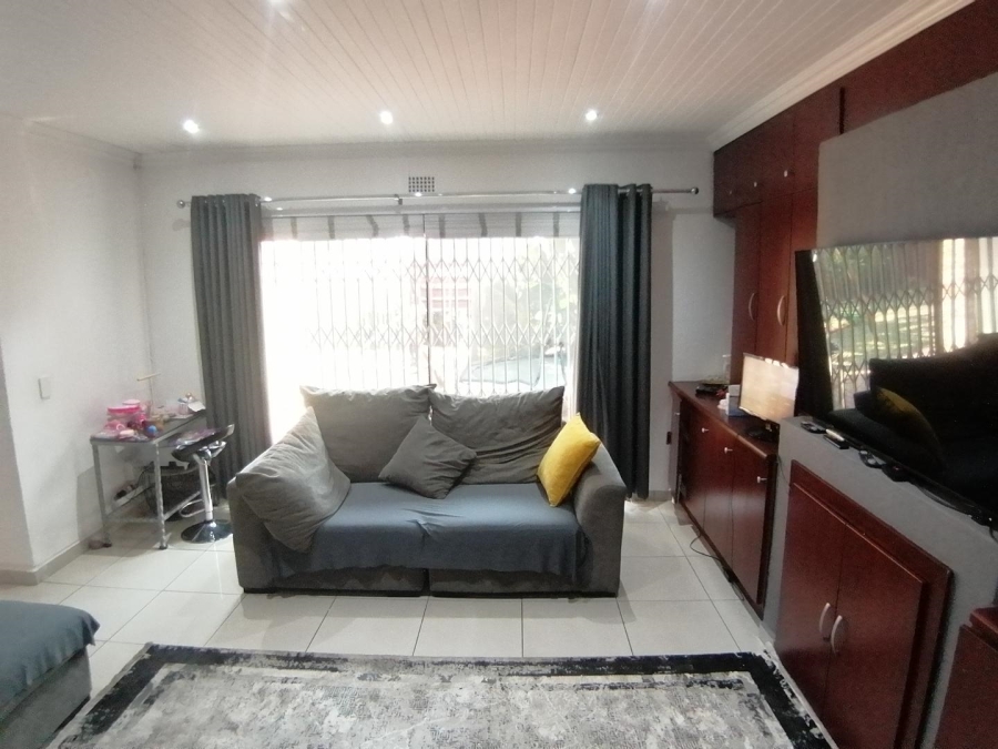 4 Bedroom Property for Sale in Bassonia Gauteng