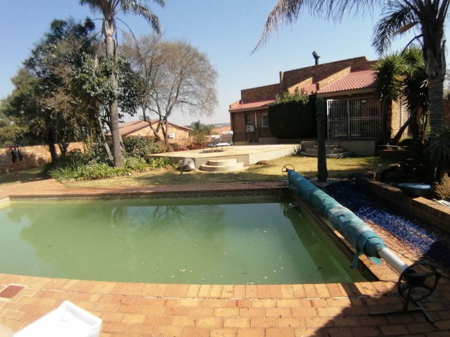 4 Bedroom Property for Sale in Bassonia Gauteng