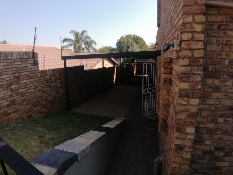 4 Bedroom Property for Sale in Bassonia Gauteng