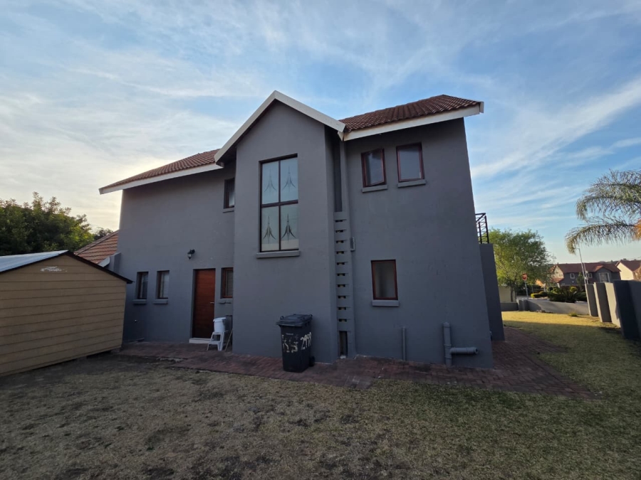 3 Bedroom Property for Sale in Kosmosdal Gauteng