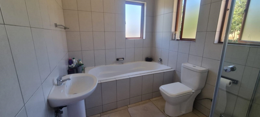 3 Bedroom Property for Sale in Kosmosdal Gauteng