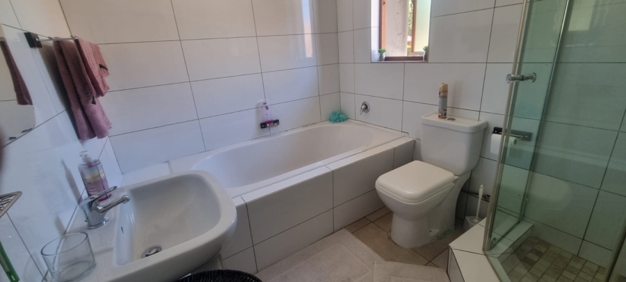 3 Bedroom Property for Sale in Kosmosdal Gauteng