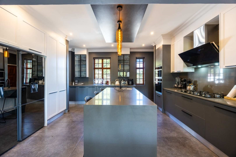 7 Bedroom Property for Sale in Moreleta Park Gauteng