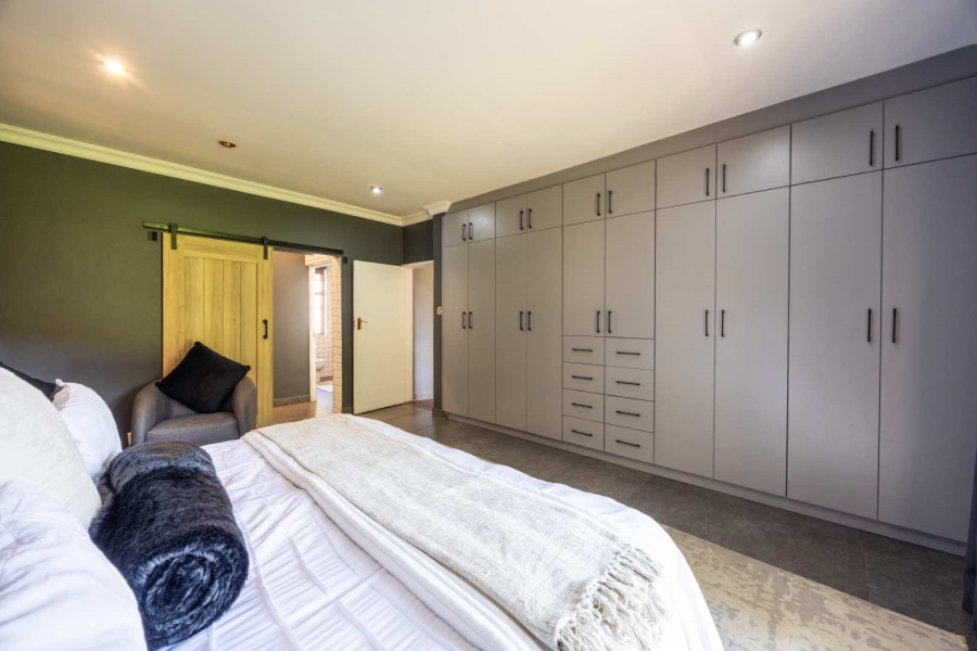 7 Bedroom Property for Sale in Moreleta Park Gauteng