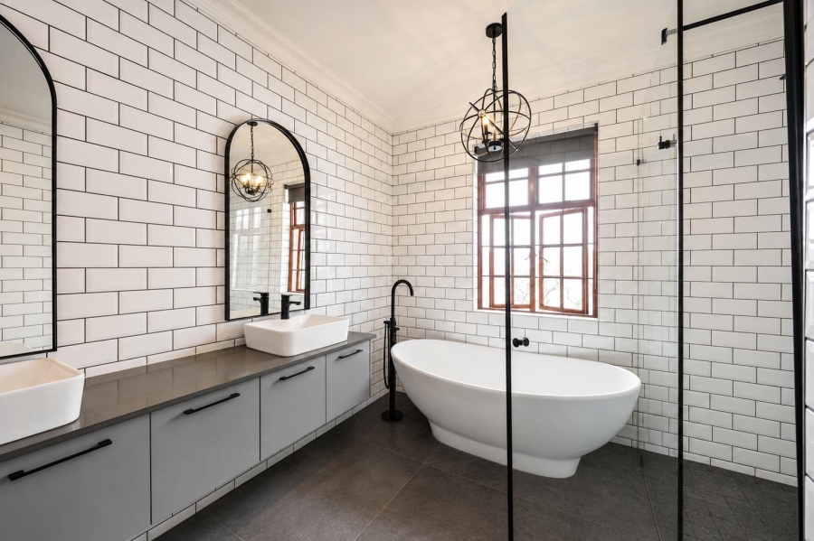 7 Bedroom Property for Sale in Moreleta Park Gauteng