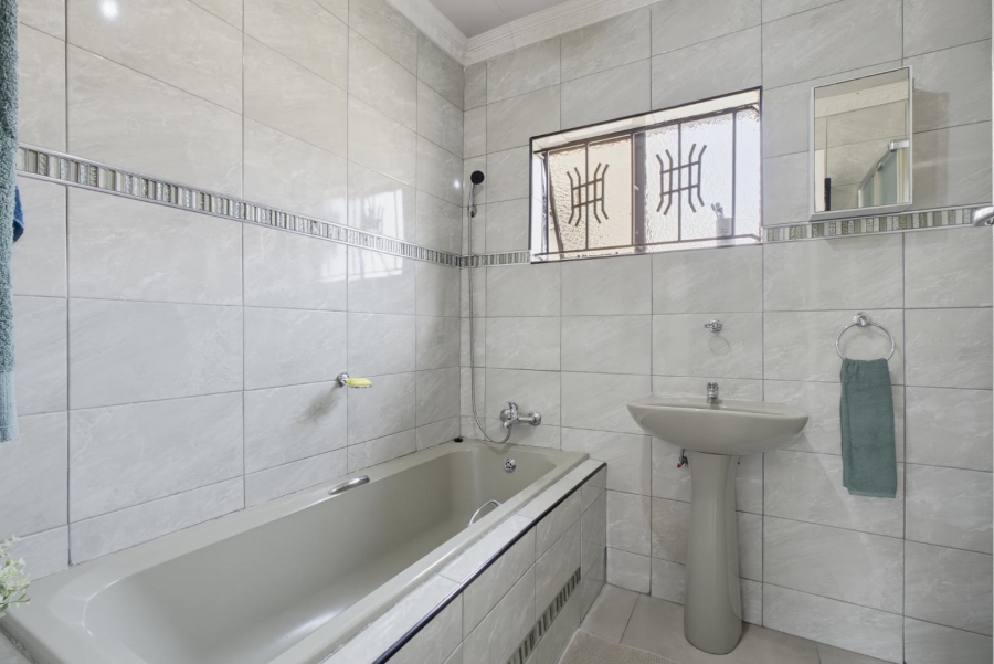 4 Bedroom Property for Sale in Eldorado Park Gauteng