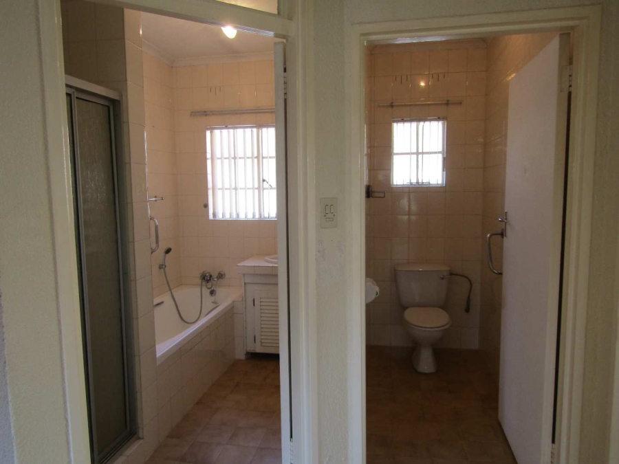 2 Bedroom Property for Sale in Helderkruin Gauteng