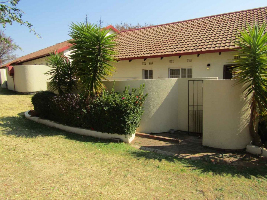 2 Bedroom Property for Sale in Helderkruin Gauteng