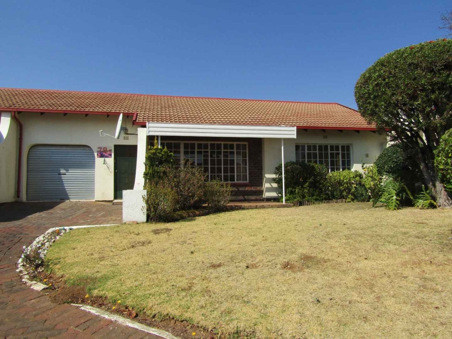2 Bedroom Property for Sale in Helderkruin Gauteng