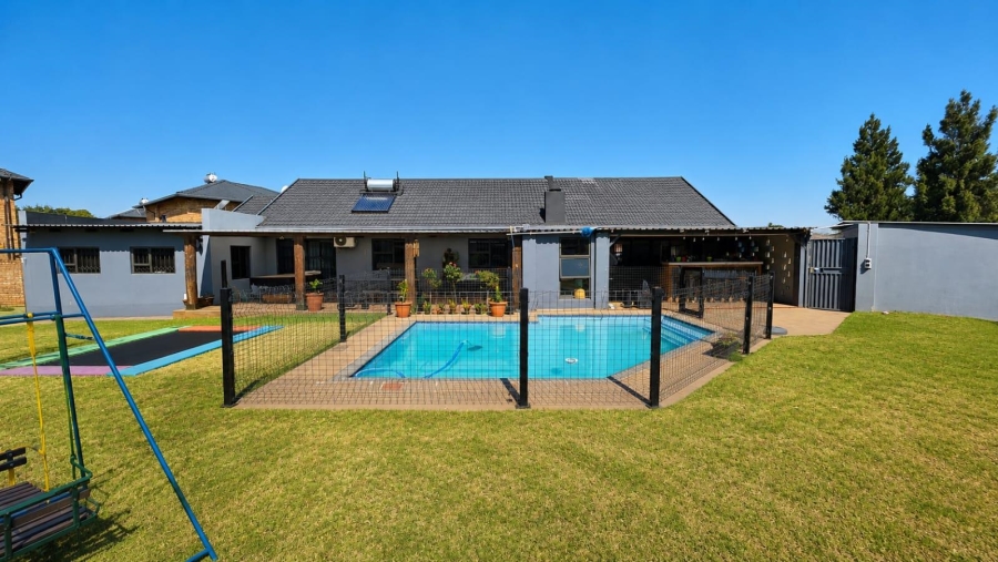 3 Bedroom Property for Sale in Brackenhurst Gauteng