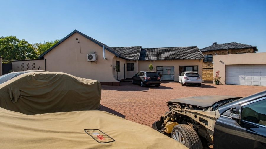 3 Bedroom Property for Sale in Brackenhurst Gauteng